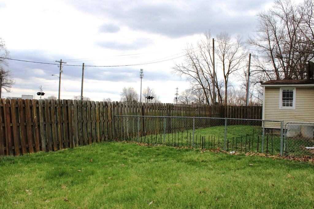 410 E 9th Street, Ashland, Ohio 44805, 2 Bedrooms Bedrooms, ,1 BathroomBathrooms,Residential,For Sale,9th Street,9072979