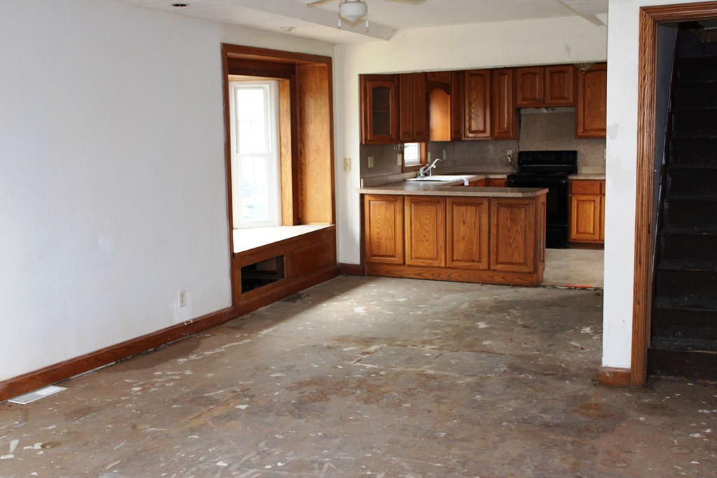 410 E 9th Street, Ashland, Ohio 44805, 2 Bedrooms Bedrooms, ,1 BathroomBathrooms,Residential,For Sale,9th Street,9072979