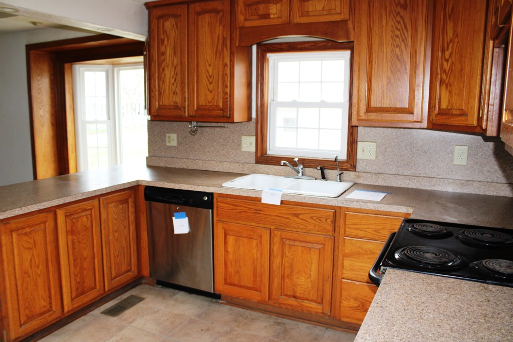 410 E 9th Street, Ashland, Ohio 44805, 2 Bedrooms Bedrooms, ,1 BathroomBathrooms,Residential,For Sale,9th Street,9072979