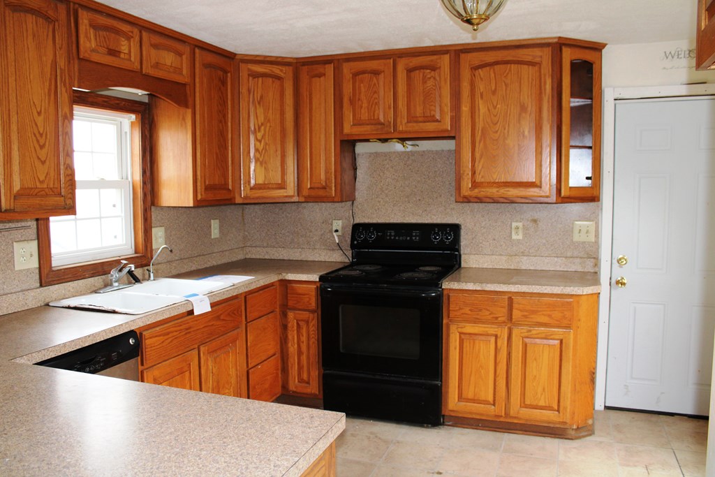 410 E 9th Street, Ashland, Ohio 44805, 2 Bedrooms Bedrooms, ,1 BathroomBathrooms,Residential,For Sale,9th Street,9072979