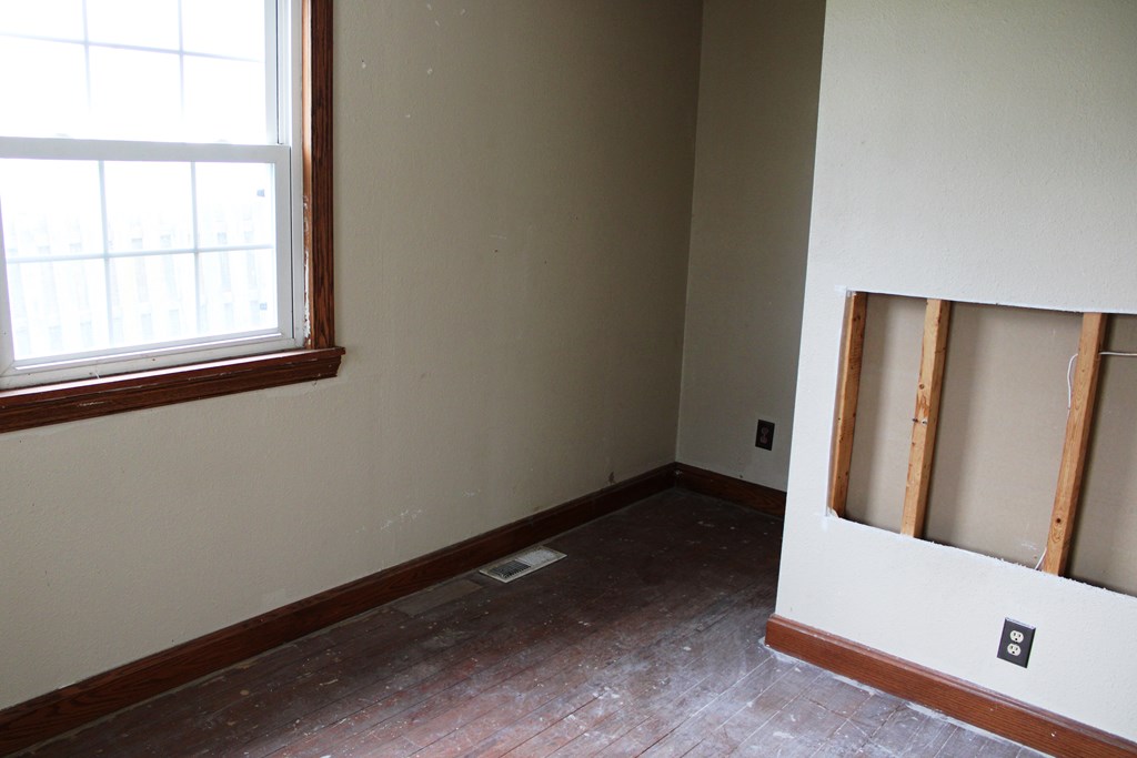 410 E 9th Street, Ashland, Ohio 44805, 2 Bedrooms Bedrooms, ,1 BathroomBathrooms,Residential,For Sale,9th Street,9072979