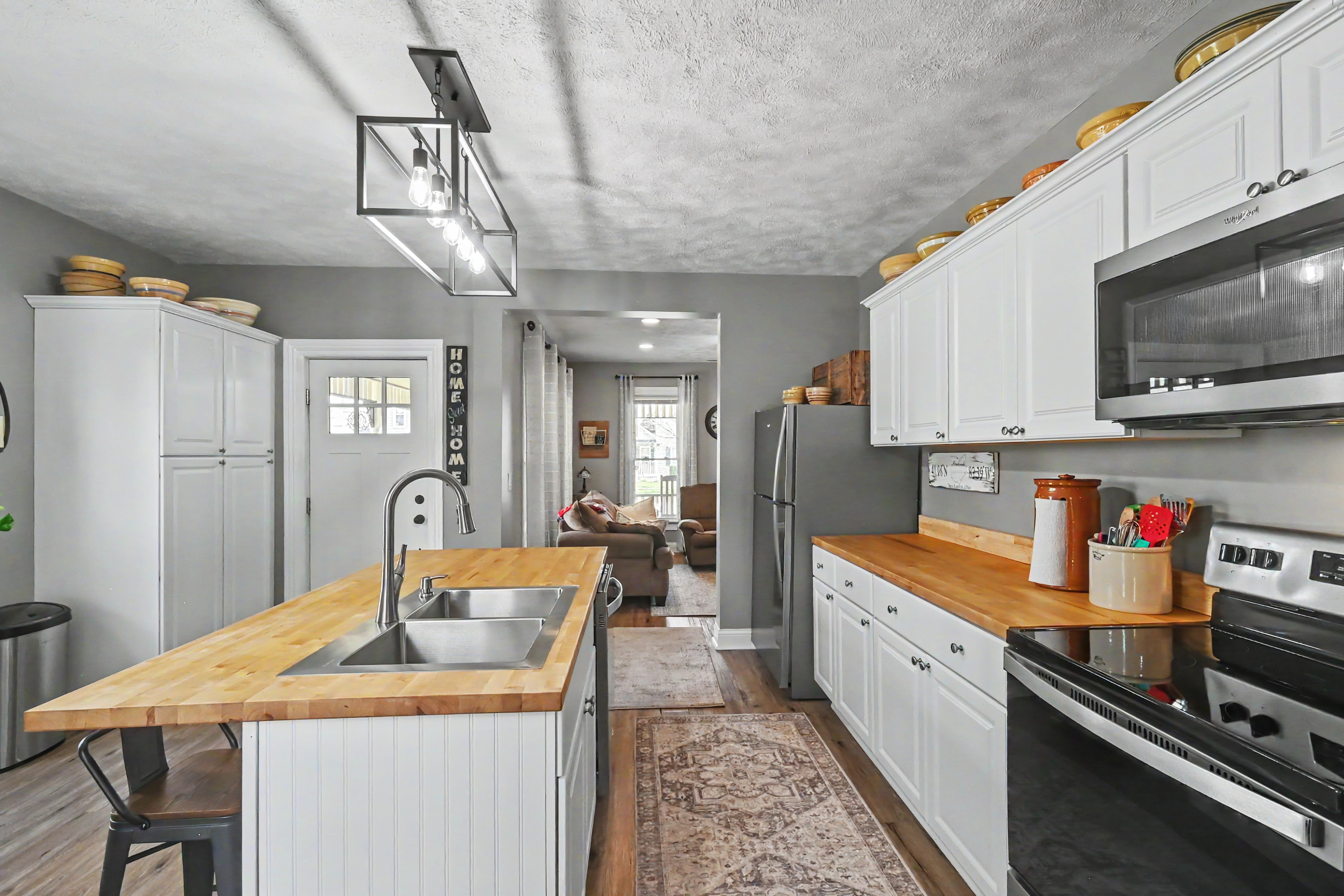 92 SOUTH MAIN STREET, NEW LONDON, OH 44851, 3 Bedrooms Bedrooms, ,2 BathroomsBathrooms,Residential,For Sale,South Main,