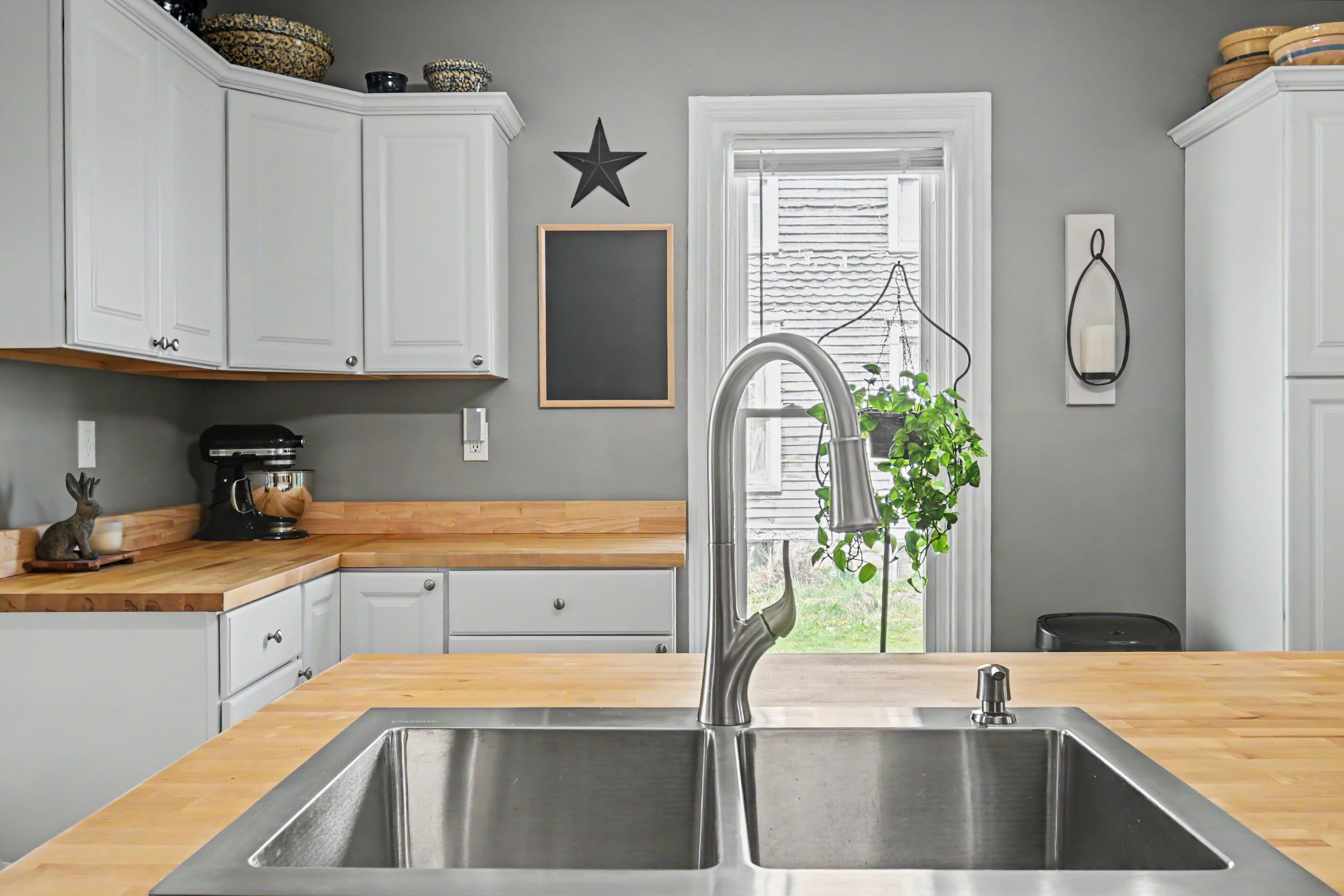 92 SOUTH MAIN STREET, NEW LONDON, OH 44851, 3 Bedrooms Bedrooms, ,2 BathroomsBathrooms,Residential,For Sale,South Main,