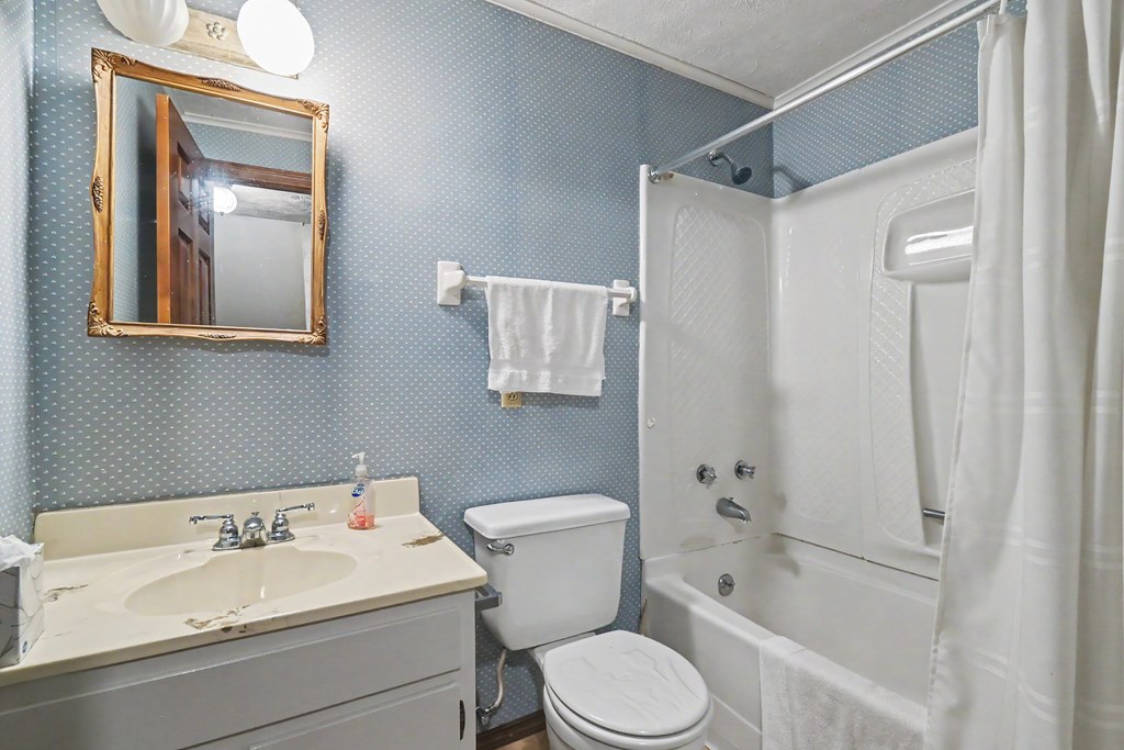 1020 Victoria Drive, Bucyrus, Ohio 44820, 4 Bedrooms Bedrooms, ,2 BathroomsBathrooms,Residential,For Sale,Victoria Drive,9073020