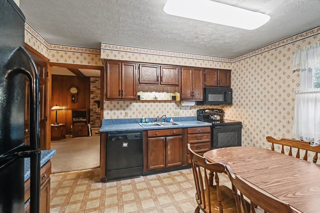 1020 Victoria Drive, Bucyrus, Ohio 44820, 4 Bedrooms Bedrooms, ,2 BathroomsBathrooms,Residential,For Sale,Victoria Drive,9073020