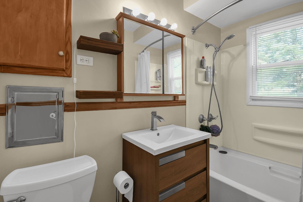 484 Van Buren Avenue, Mansfield, Ohio 44905, 3 Bedrooms Bedrooms, ,1 BathroomBathrooms,Residential,For Sale,Van Buren Avenue,9073030