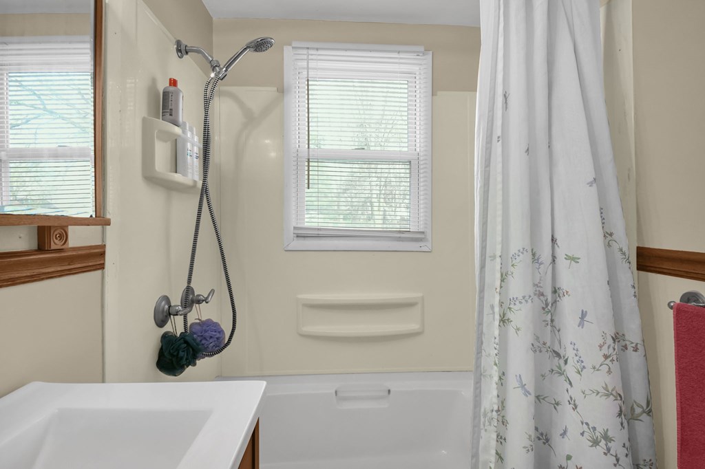 484 Van Buren Avenue, Mansfield, Ohio 44905, 3 Bedrooms Bedrooms, ,1 BathroomBathrooms,Residential,For Sale,Van Buren Avenue,9073030