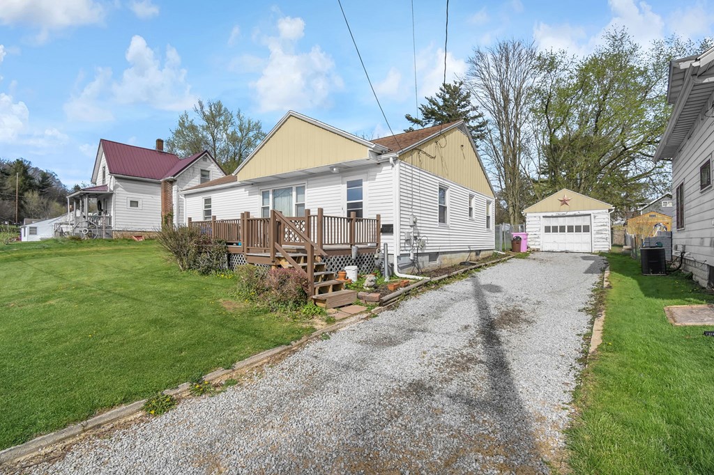 484 Van Buren Avenue, Mansfield, Ohio 44905, 3 Bedrooms Bedrooms, ,1 BathroomBathrooms,Residential,For Sale,Van Buren Avenue,9073030