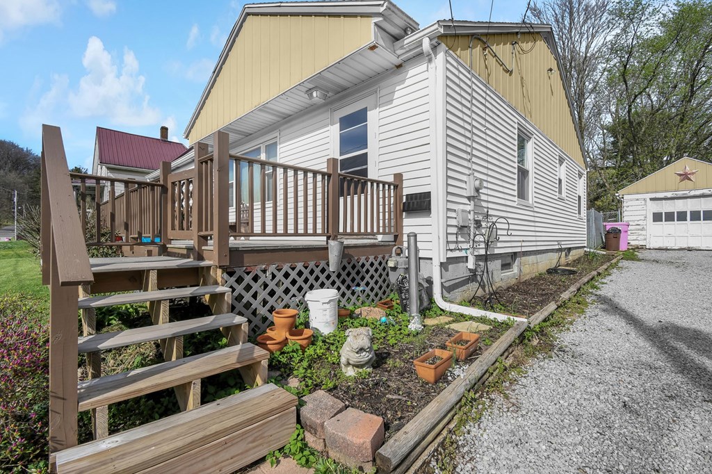 484 Van Buren Avenue, Mansfield, Ohio 44905, 3 Bedrooms Bedrooms, ,1 BathroomBathrooms,Residential,For Sale,Van Buren Avenue,9073030