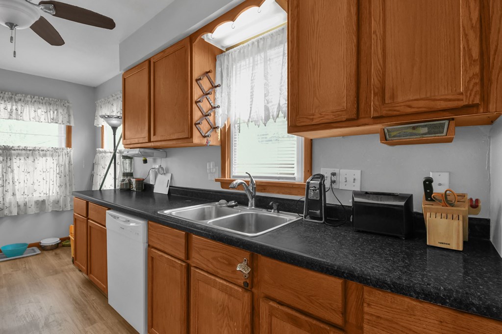 484 Van Buren Avenue, Mansfield, Ohio 44905, 3 Bedrooms Bedrooms, ,1 BathroomBathrooms,Residential,For Sale,Van Buren Avenue,9073030