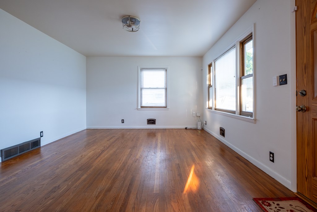 318 Charlotte Street, Bucyrus, Ohio 44820, 2 Bedrooms Bedrooms, ,1 BathroomBathrooms,Residential,For Sale,Charlotte Street,9070304