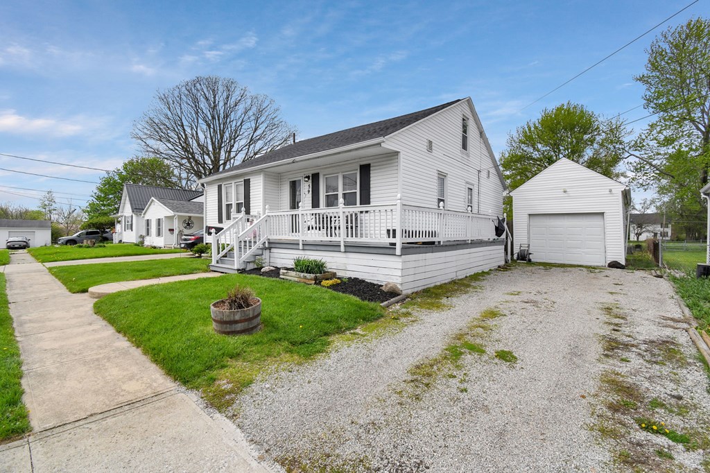 59 W Tucker Ave, Shelby, Ohio 44875, 3 Bedrooms Bedrooms, ,1 BathroomBathrooms,Residential,For Sale,Tucker Ave,9073080