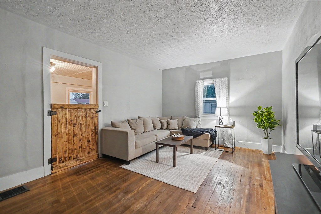 255 Whetstone Street, Bucyrus, Ohio 44820, 2 Bedrooms Bedrooms, ,1 BathroomBathrooms,Residential,For Sale,Whetstone Street,9073103