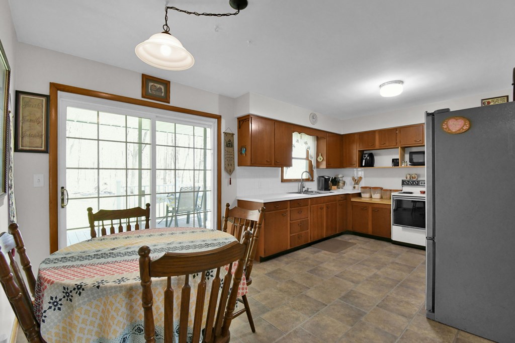 3326 Fox Rd, Lexington, Ohio 44904, 3 Bedrooms Bedrooms, ,1 BathroomBathrooms,Residential,For Sale,Fox Rd,9073104