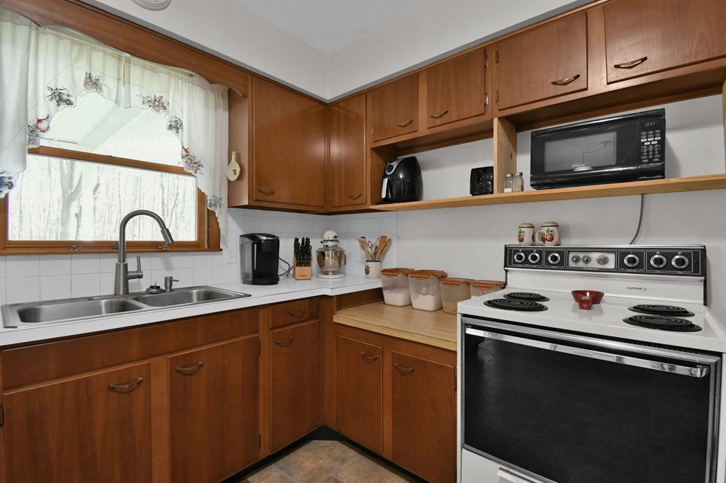 3326 Fox Rd, Lexington, Ohio 44904, 3 Bedrooms Bedrooms, ,1 BathroomBathrooms,Residential,For Sale,Fox Rd,9073104