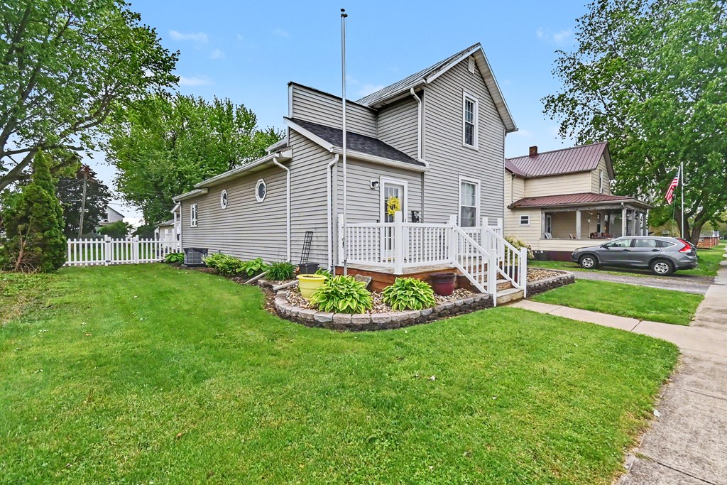 427 Wallace Avenue, Bucyrus, Ohio 44820, 2 Bedrooms Bedrooms, ,2 BathroomsBathrooms,Residential,For Sale,Wallace Avenue,9073196 427 Wallace Avenue, Bucyrus, Ohio 44820, 2 Bedrooms Bedrooms, ,2 BathroomsBathrooms,Residential,For Sale,Wallace Avenue,9073196