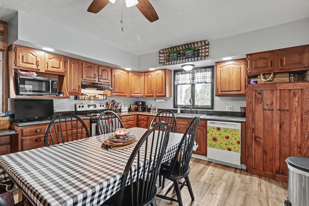 427 Wallace Avenue, Bucyrus, Ohio 44820, 2 Bedrooms Bedrooms, ,2 BathroomsBathrooms,Residential,For Sale,Wallace Avenue,9073196 427 Wallace Avenue, Bucyrus, Ohio 44820, 2 Bedrooms Bedrooms, ,2 BathroomsBathrooms,Residential,For Sale,Wallace Avenue,9073196