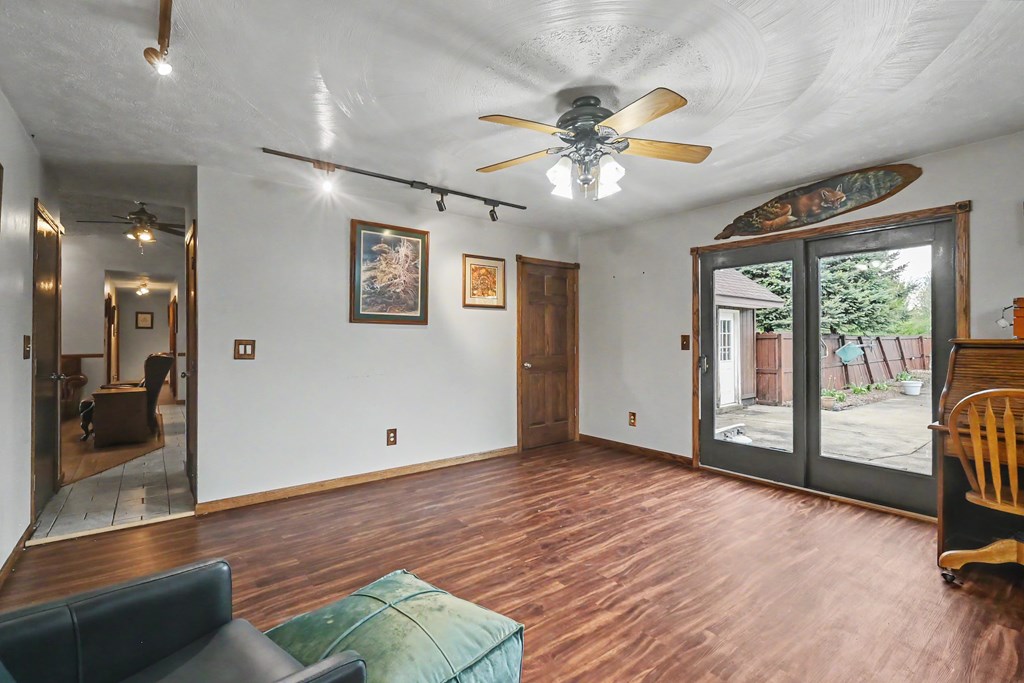 725 Hoover Road, Mansfield, Ohio 44905, 3 Bedrooms Bedrooms, ,3 BathroomsBathrooms,Residential,For Sale,Hoover Road,9073277
