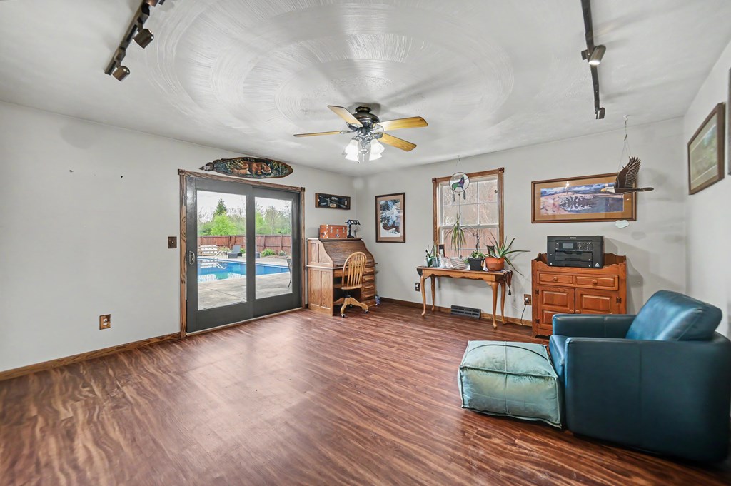 725 Hoover Road, Mansfield, Ohio 44905, 3 Bedrooms Bedrooms, ,3 BathroomsBathrooms,Residential,For Sale,Hoover Road,9073277