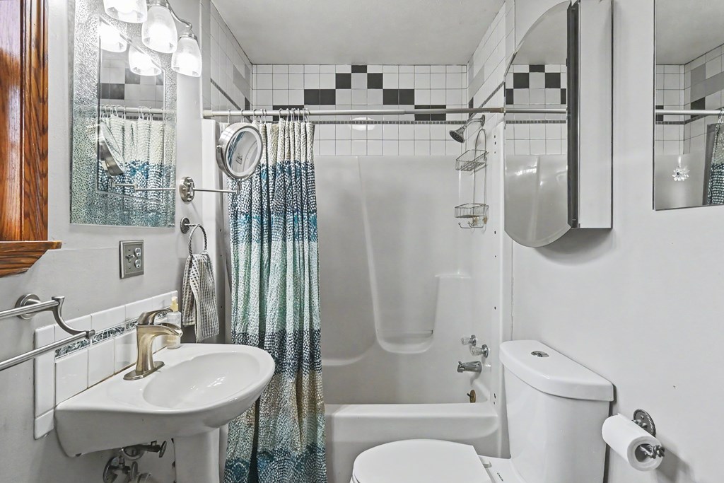 725 Hoover Road, Mansfield, Ohio 44905, 3 Bedrooms Bedrooms, ,3 BathroomsBathrooms,Residential,For Sale,Hoover Road,9073277