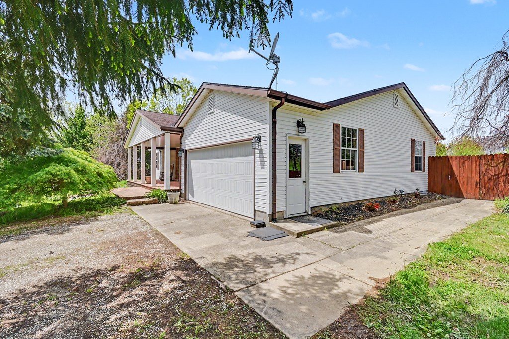 725 Hoover Road, Mansfield, Ohio 44905, 3 Bedrooms Bedrooms, ,3 BathroomsBathrooms,Residential,For Sale,Hoover Road,9073277