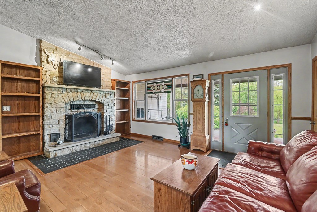 725 Hoover Road, Mansfield, Ohio 44905, 3 Bedrooms Bedrooms, ,3 BathroomsBathrooms,Residential,For Sale,Hoover Road,9073277
