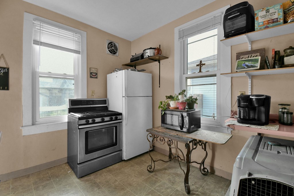 1120 N Sandusky Avenue, Bucyrus, Ohio 44820, 2 Bedrooms Bedrooms, ,1 BathroomBathrooms,Residential,For Sale,Sandusky Avenue,9073284
