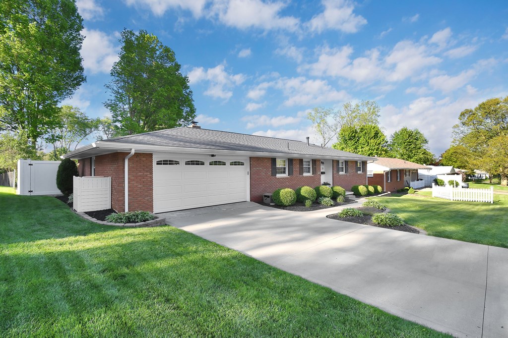 23 Pembroke Boulevard, Lexington, Ohio 44904, 3 Bedrooms Bedrooms, ,2 BathroomsBathrooms,Residential,For Sale,Pembroke Boulevard,9073387 23 Pembroke Boulevard, Lexington, Ohio 44904, 3 Bedrooms Bedrooms, ,2 BathroomsBathrooms,Residential,For Sale,Pembroke Boulevard,9073387