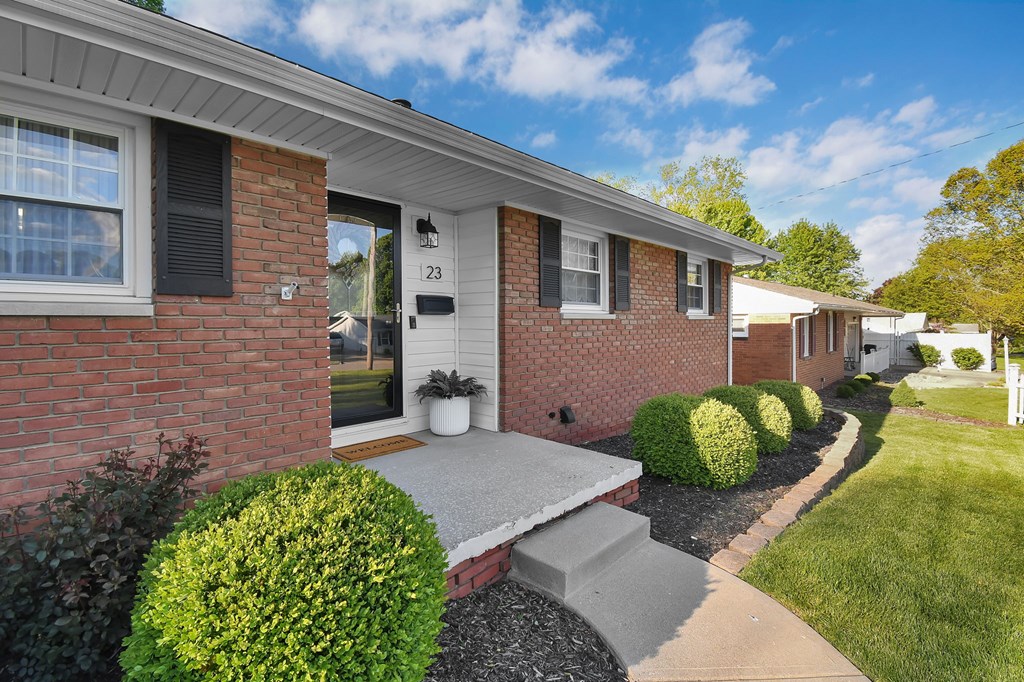 23 Pembroke Boulevard, Lexington, Ohio 44904, 3 Bedrooms Bedrooms, ,2 BathroomsBathrooms,Residential,For Sale,Pembroke Boulevard,9073387 23 Pembroke Boulevard, Lexington, Ohio 44904, 3 Bedrooms Bedrooms, ,2 BathroomsBathrooms,Residential,For Sale,Pembroke Boulevard,9073387