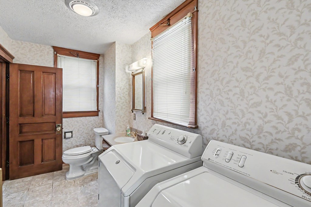 524 E Oakwood Ave, Bucyrus, Ohio 44820, 4 Bedrooms Bedrooms, ,2 BathroomsBathrooms,Residential,For Sale,Oakwood Ave,9073415 524 E Oakwood Ave, Bucyrus, Ohio 44820, 4 Bedrooms Bedrooms, ,2 BathroomsBathrooms,Residential,For Sale,Oakwood Ave,9073415