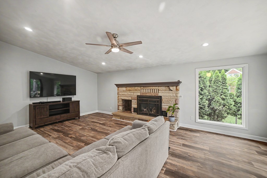 1921 W Cook Road, Mansfield, Ohio 44906, 3 Bedrooms Bedrooms, ,3 BathroomsBathrooms,Residential,For Sale,Cook Road,9073423 1921 W Cook Road, Mansfield, Ohio 44906, 3 Bedrooms Bedrooms, ,3 BathroomsBathrooms,Residential,For Sale,Cook Road,9073423