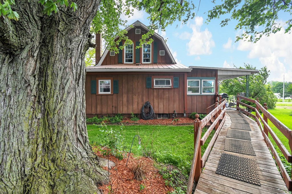 1888 S Wiley St, Crestline, Ohio 44827, 2 Bedrooms Bedrooms, ,1 BathroomBathrooms,Residential,For Sale,Wiley St,9073430