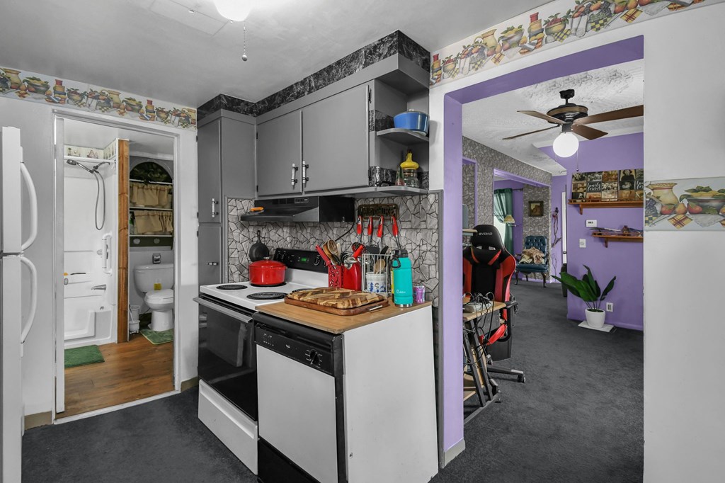 1888 S Wiley St, Crestline, Ohio 44827, 2 Bedrooms Bedrooms, ,1 BathroomBathrooms,Residential,For Sale,Wiley St,9073430