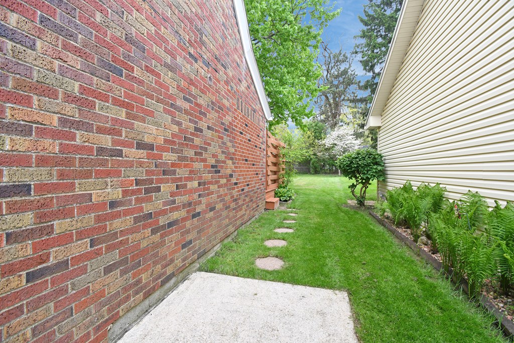 955 Maumee Avenue, Mansfield, Ohio 44906, 3 Bedrooms Bedrooms, ,1 BathroomBathrooms,Residential,For Sale,Maumee Avenue,9073453