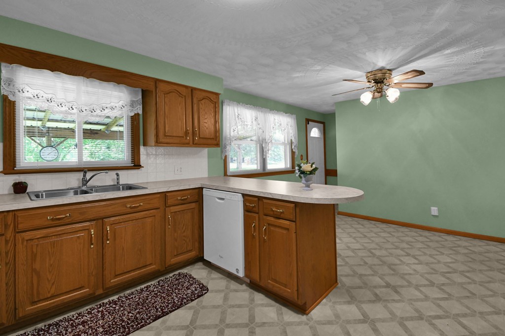 1508 Beal Rd, Mansfield, Ohio 44903, 2 Bedrooms Bedrooms, ,2 BathroomsBathrooms,Residential,For Sale,Beal Rd,9073476