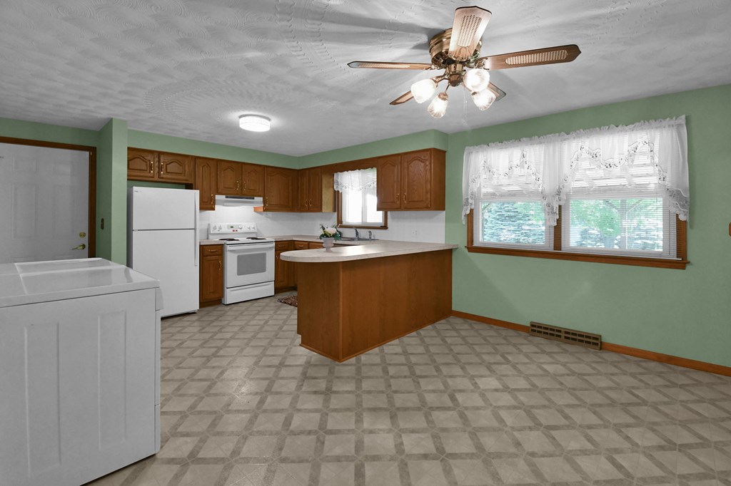 1508 Beal Rd, Mansfield, Ohio 44903, 2 Bedrooms Bedrooms, ,2 BathroomsBathrooms,Residential,For Sale,Beal Rd,9073476