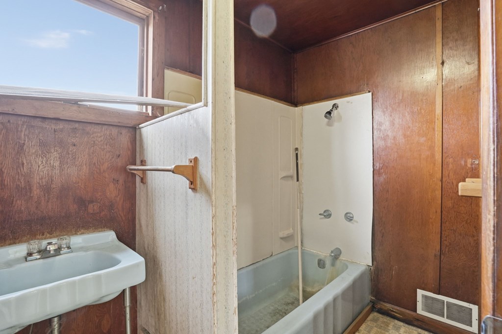 4304 Ceramic Rd, Crooksville, Ohio 43731, 3 Bedrooms Bedrooms, ,1 BathroomBathrooms,Residential,For Sale,Ceramic Rd,9073479