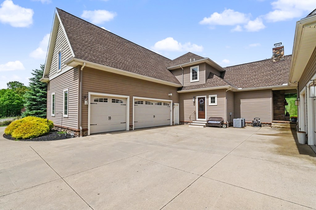 1524 Charolais Drive, Mansfield, Ohio 44903, 7 Bedrooms Bedrooms, ,6 BathroomsBathrooms,Residential,For Sale,Charolais Drive,9073489 1524 Charolais Drive, Mansfield, Ohio 44903, 7 Bedrooms Bedrooms, ,6 BathroomsBathrooms,Residential,For Sale,Charolais Drive,9073489