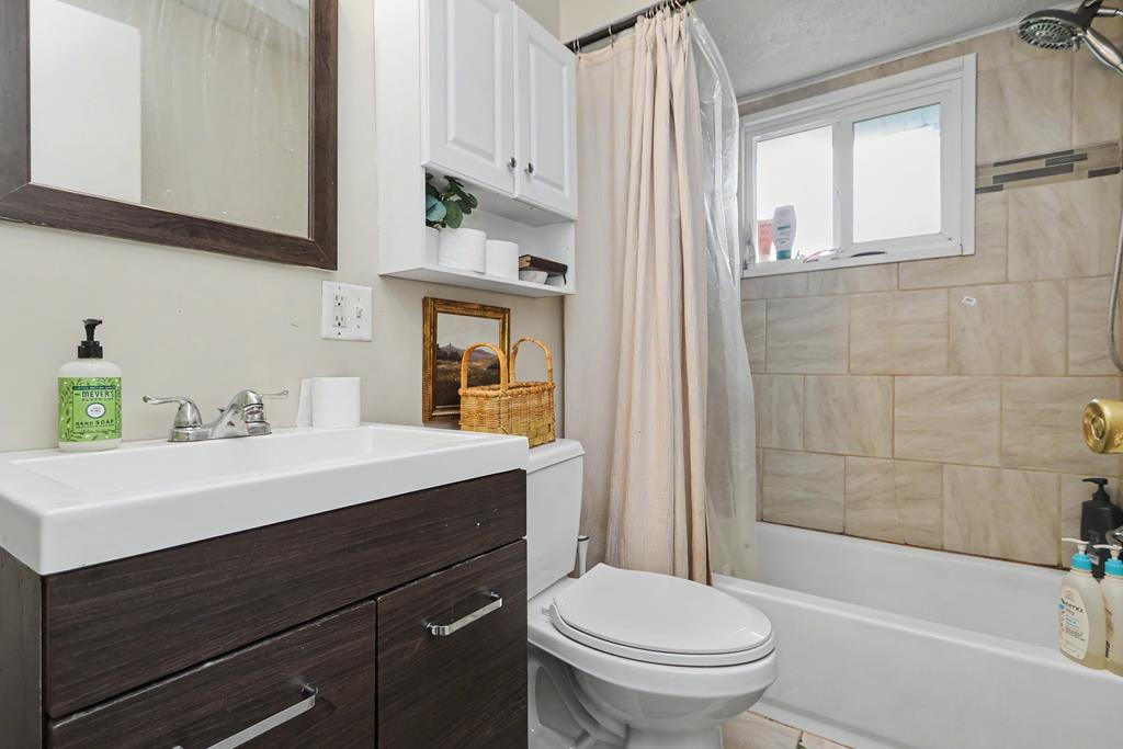 1106 Oakdale Drive, Mansfield, Ohio 44905, 2 Bedrooms Bedrooms, ,1 BathroomBathrooms,Residential,For Sale,Oakdale Drive,9073501