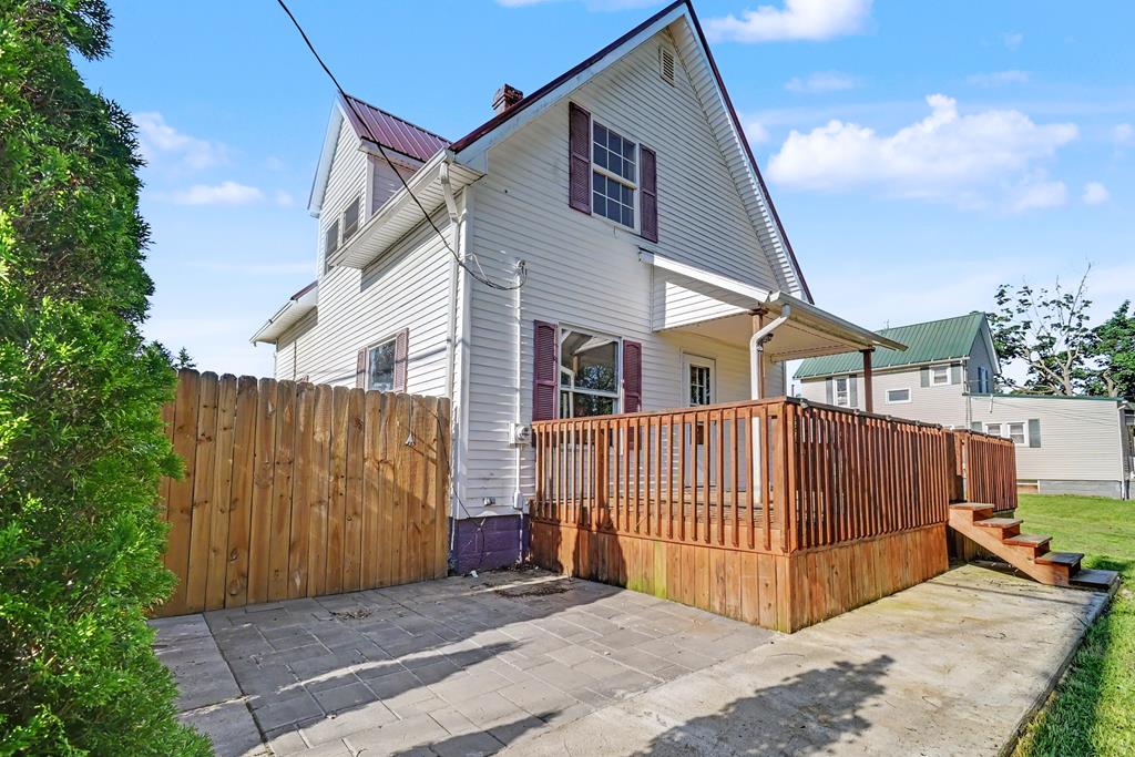 216 W Laurel Street, Willard, Ohio 44890, 3 Bedrooms Bedrooms, ,1 BathroomBathrooms,Residential,For Sale,Laurel Street,9073538