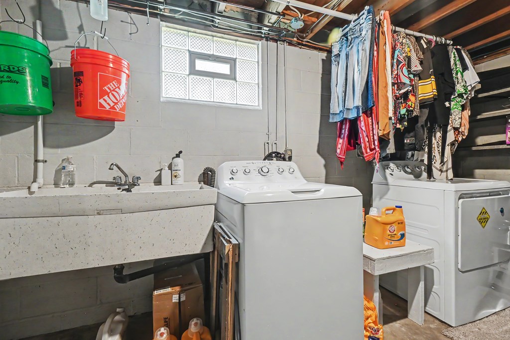 1053 Reed Road, Mansfield, Ohio 44903, 2 Bedrooms Bedrooms, ,2 BathroomsBathrooms,Residential,For Sale,Reed Road,9073554