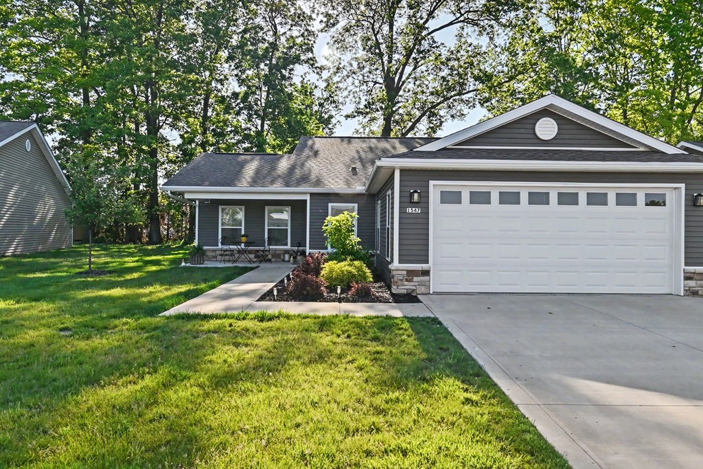 1547 Arrow Drive, Ashland, Ohio 44805, 2 Bedrooms Bedrooms, ,2 BathroomsBathrooms,Residential,For Sale,Arrow Drive,9073568 1547 Arrow Drive, Ashland, Ohio 44805, 2 Bedrooms Bedrooms, ,2 BathroomsBathrooms,Residential,For Sale,Arrow Drive,9073568