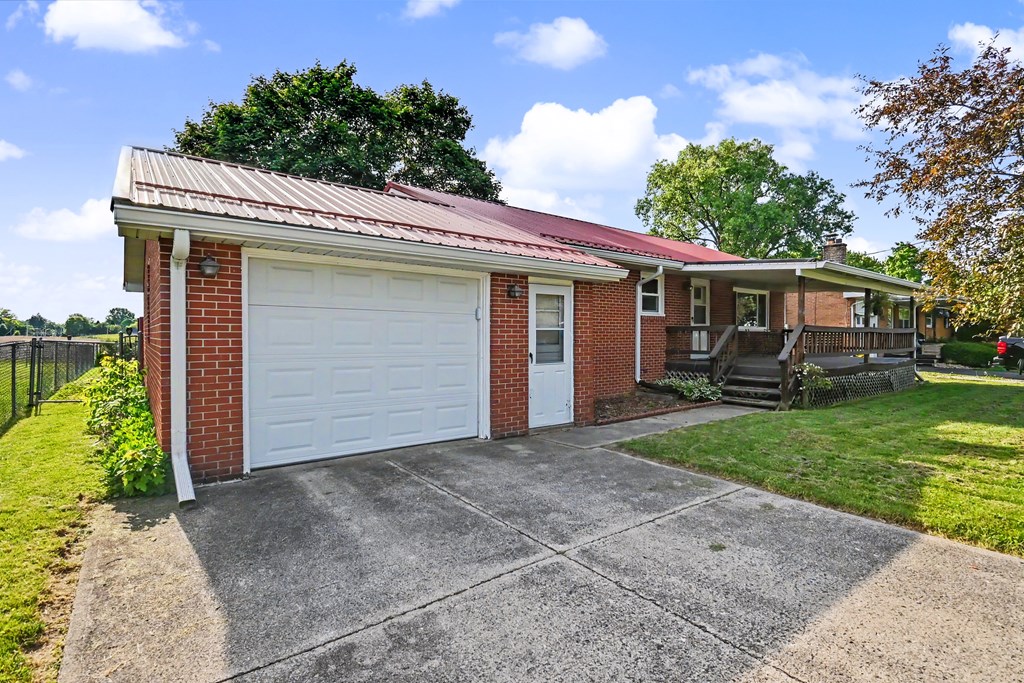 139 Arlington Avenue, Galion, Ohio 44833, 3 Bedrooms Bedrooms, ,1 BathroomBathrooms,Residential,For Sale,Arlington Avenue,9073631 139 Arlington Avenue, Galion, Ohio 44833, 3 Bedrooms Bedrooms, ,1 BathroomBathrooms,Residential,For Sale,Arlington Avenue,9073631