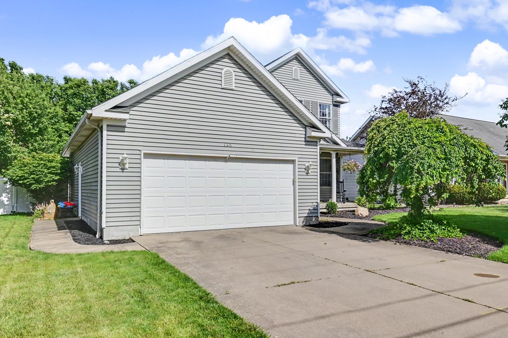 126 N Old State Road, Norwalk, Ohio 44857, 3 Bedrooms Bedrooms, ,2 BathroomsBathrooms,Residential,For Sale,Old State Road,9073634 126 N Old State Road, Norwalk, Ohio 44857, 3 Bedrooms Bedrooms, ,2 BathroomsBathrooms,Residential,For Sale,Old State Road,9073634