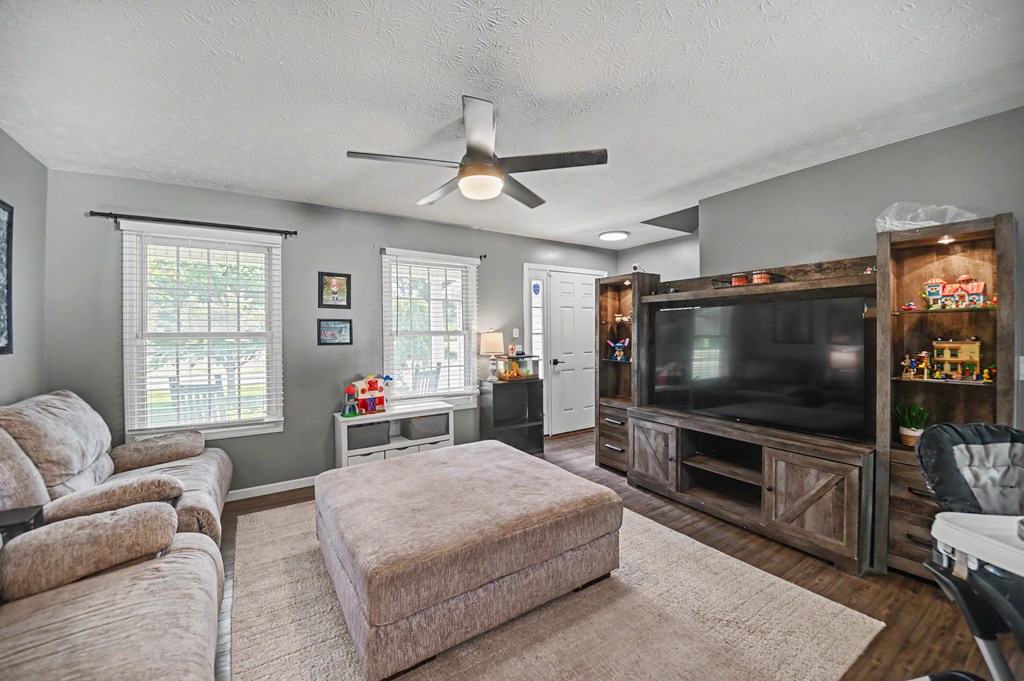 126 N Old State Road, Norwalk, Ohio 44857, 3 Bedrooms Bedrooms, ,2 BathroomsBathrooms,Residential,For Sale,Old State Road,9073634 126 N Old State Road, Norwalk, Ohio 44857, 3 Bedrooms Bedrooms, ,2 BathroomsBathrooms,Residential,For Sale,Old State Road,9073634