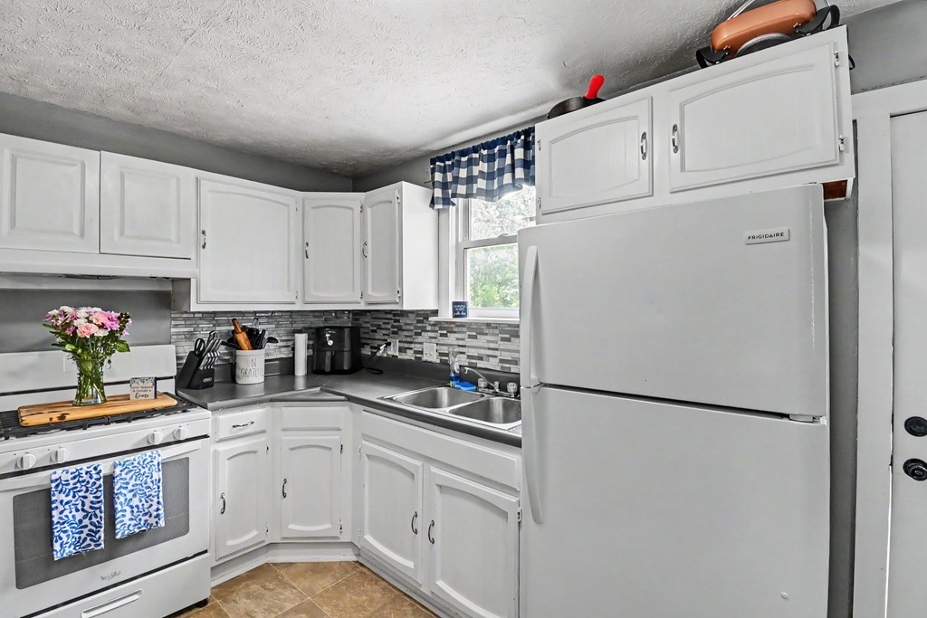 905 Charles Street, Galion, Ohio 44833, 3 Bedrooms Bedrooms, ,1 BathroomBathrooms,Residential,For Sale,Charles Street,9073668