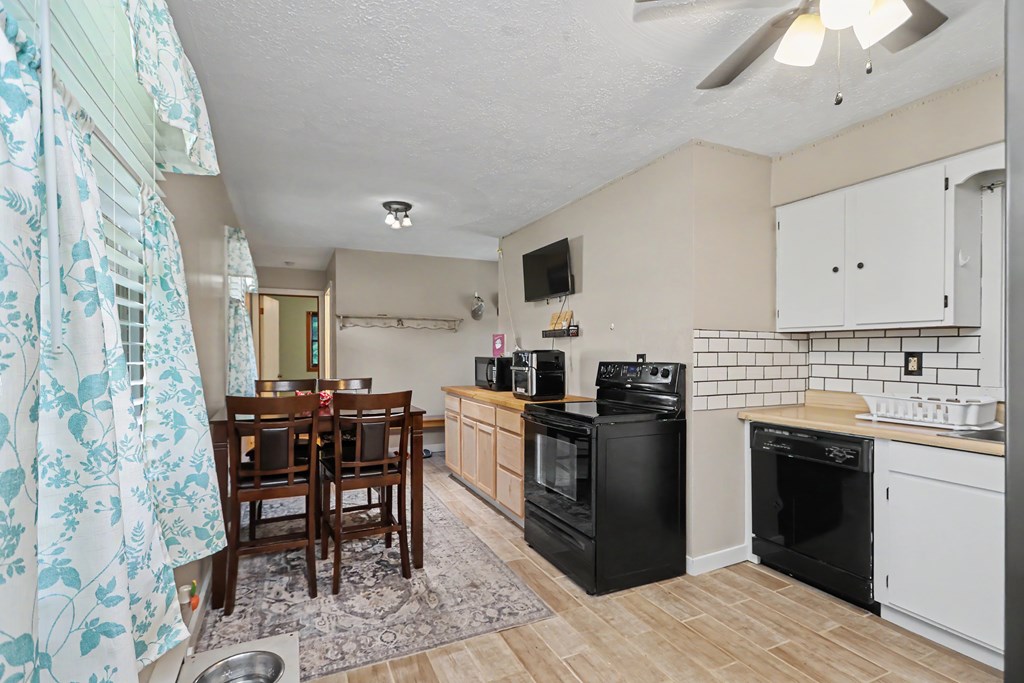 14 Fast Street, Ashland, Ohio 44805, 2 Bedrooms Bedrooms, ,1 BathroomBathrooms,Residential,For Sale,Fast Street,9073669 14 Fast Street, Ashland, Ohio 44805, 2 Bedrooms Bedrooms, ,1 BathroomBathrooms,Residential,For Sale,Fast Street,9073669