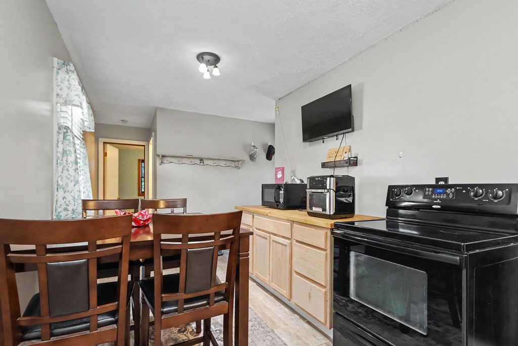 14 Fast Street, Ashland, Ohio 44805, 2 Bedrooms Bedrooms, ,1 BathroomBathrooms,Residential,For Sale,Fast Street,9073669 14 Fast Street, Ashland, Ohio 44805, 2 Bedrooms Bedrooms, ,1 BathroomBathrooms,Residential,For Sale,Fast Street,9073669