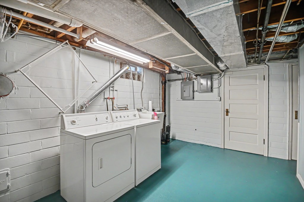 411 Davis Road, Mansfield, Ohio 44907, 3 Bedrooms Bedrooms, ,2 BathroomsBathrooms,Residential,For Sale,Davis Road,9073672