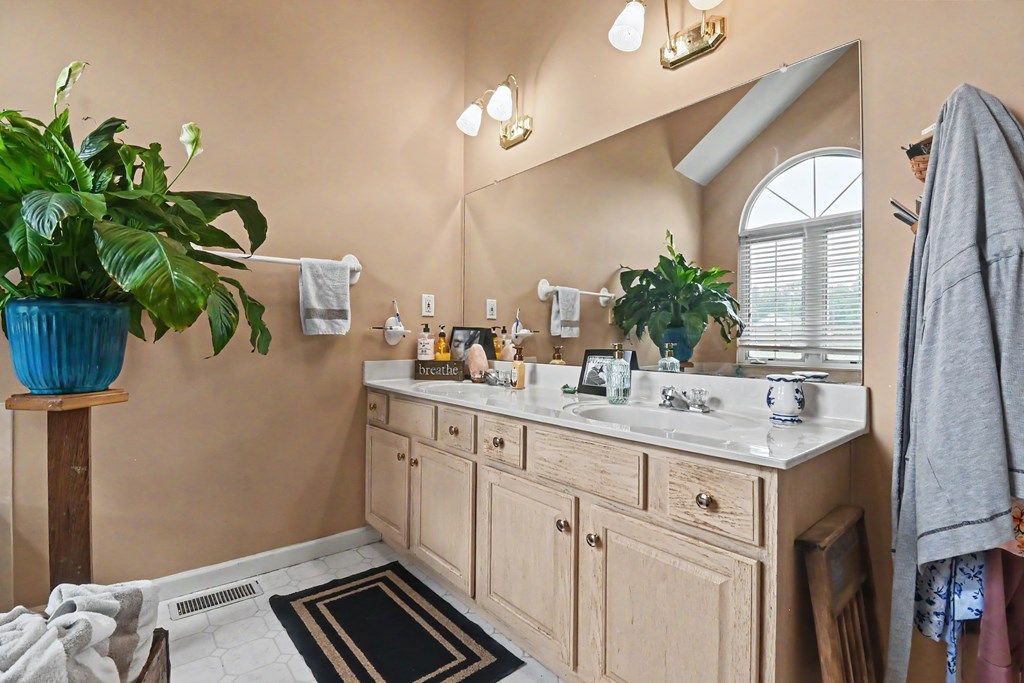 9400 Pleasant Valley, Mount Vernon, Ohio 43050, 4 Bedrooms Bedrooms, ,2 BathroomsBathrooms,Residential,For Sale,Pleasant Valley,9073695